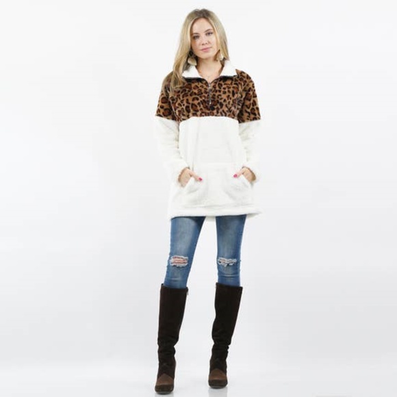 Leaopard Pullover - Picture 3 of 4